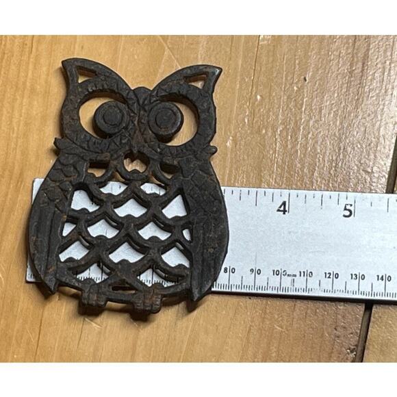 Vintage Cast Iron Mini Trivet - Owl - 3” x 4” - Made in Taiwan Birds. Kitchen - Picture 3 of 4